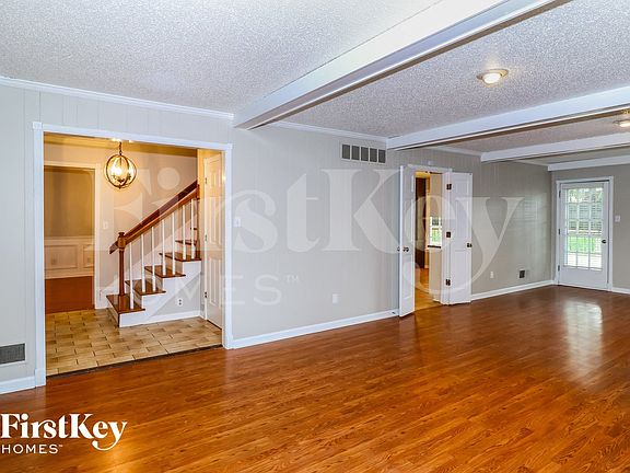 4th image of 212 E Powell Rd