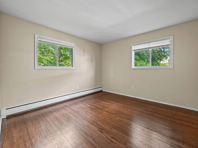 138-154 Woodhill Dr — Photo 20