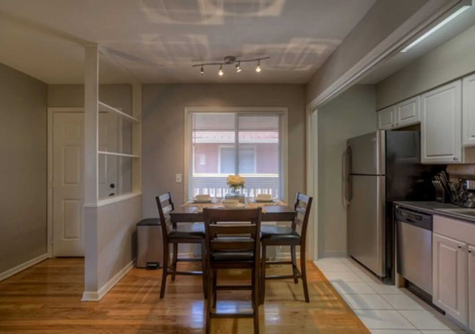 Cozy One-Bedroom at The Slips at Blackstone Includes In-Unit Laundry! Limited-Time Special $99 De... — Photo 4