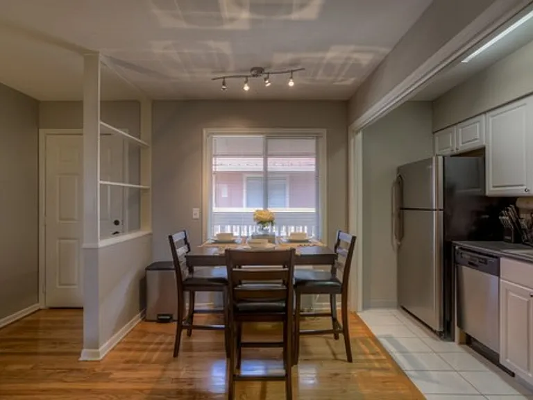 124 S 39th St #18 — Photo 4