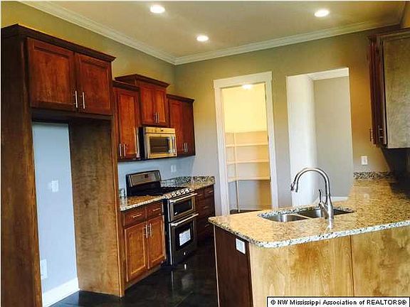4th image of 2293 Beauvoir Dr