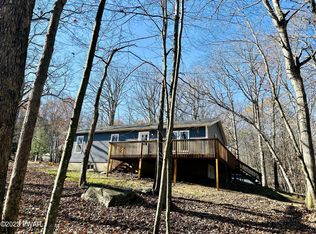 101 Privet Ln, Milford, PA 18337
