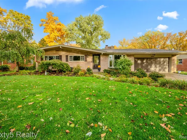 20351 Canal Dr, Grosse Ile, MI 48138