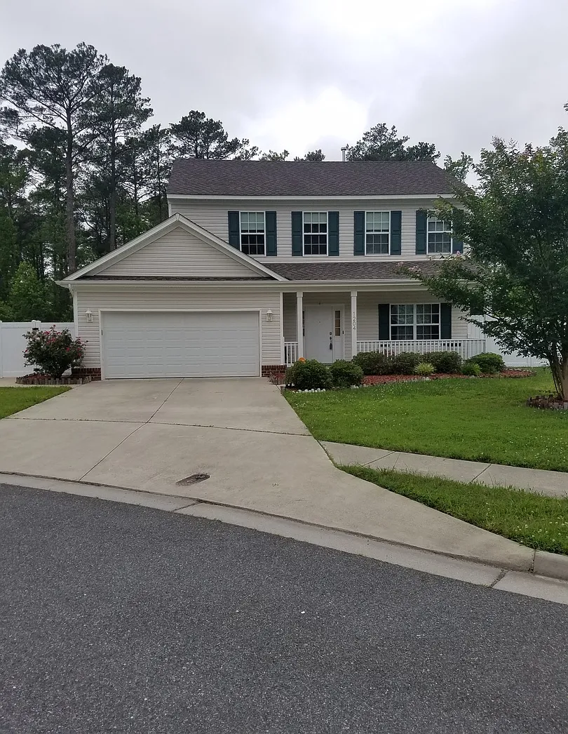 Well Maintained 4 Bedroom 2.5 Bathroom Home — Photo 1