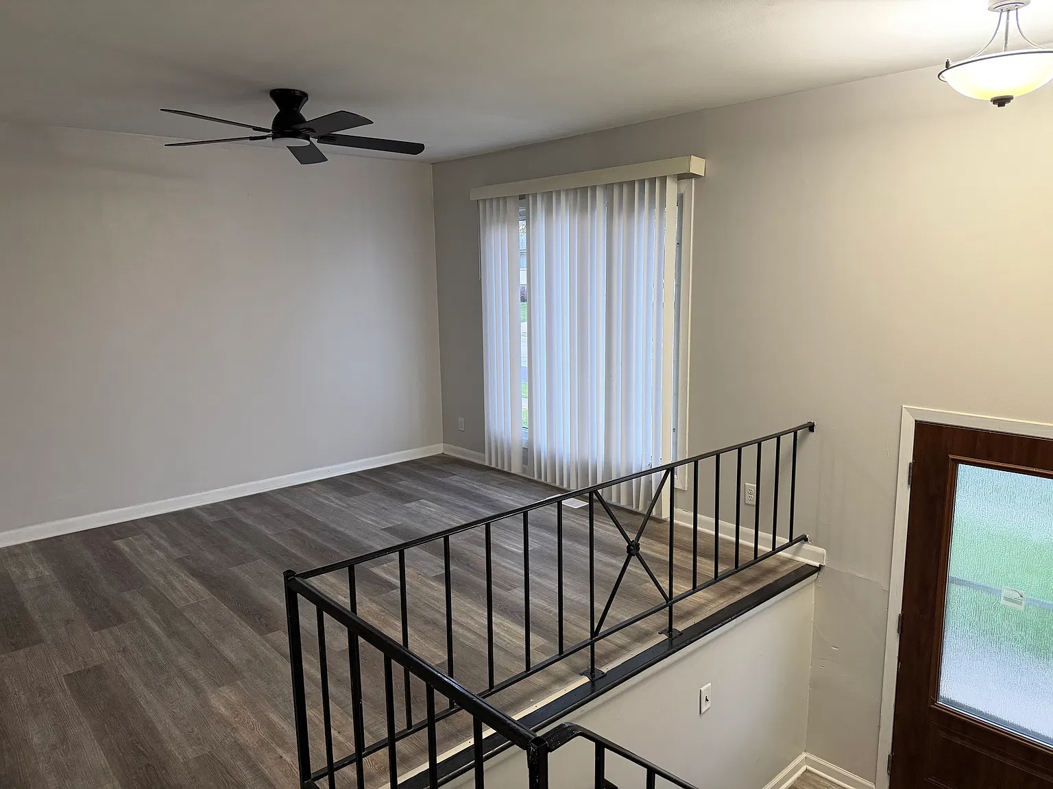 305 Karen Ave — Photo 4