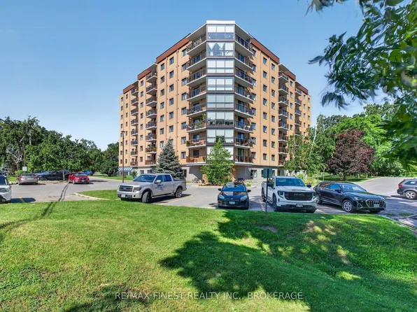 120 Barrett Ct #607, Kingston, ON K7L 5H6