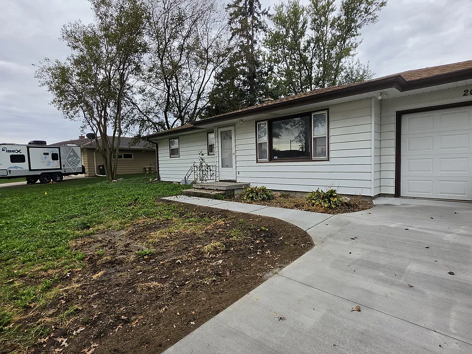 209 Meadow Dr