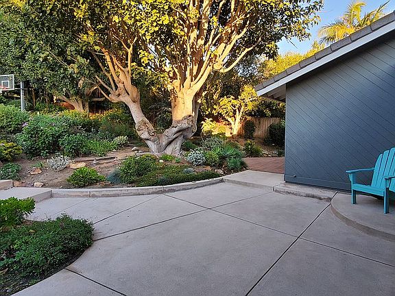 3rd image of 1041 Solana Dr
