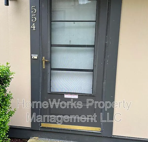 544 West Ct — Photo 1