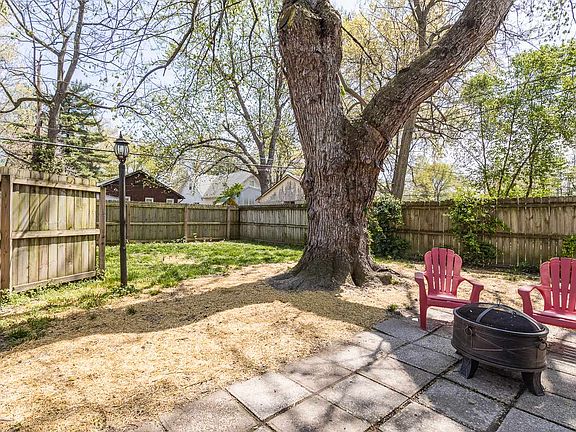 3rd image of 1228 Parkside Dr