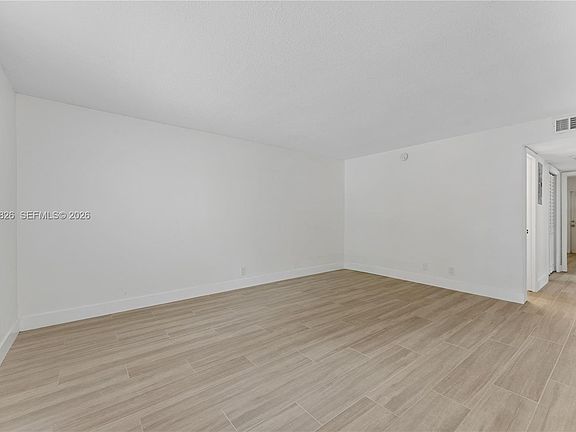 5th image of 10261 NW 35th St #10