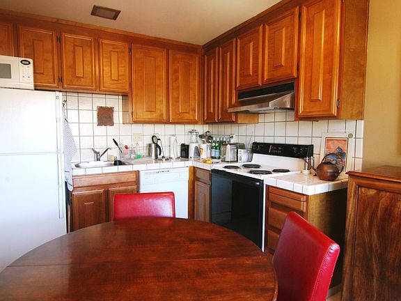 3rd image of 327 11th Ave APT 4