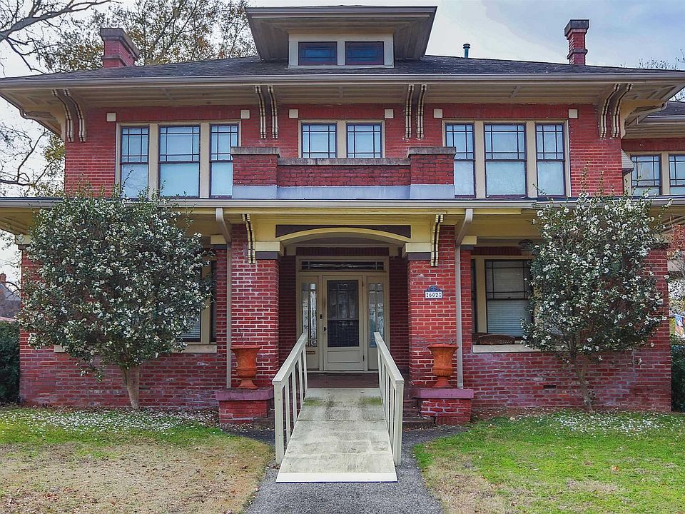 1st image of 602 W Burleson St