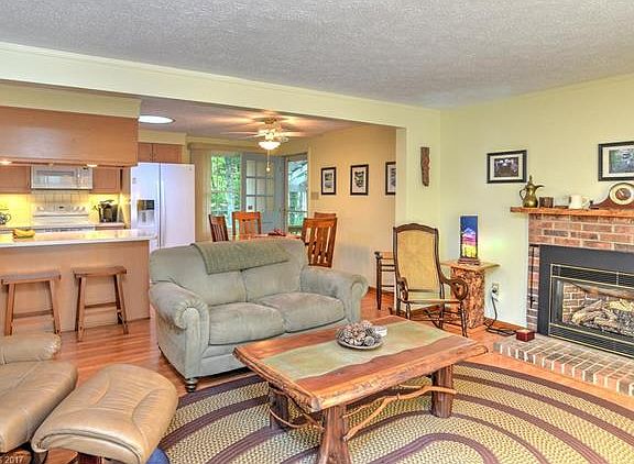 3rd image of 203 Gosling Dr
