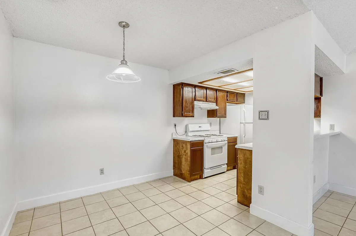 Building Photo - 7806 Chimayo Cv #B