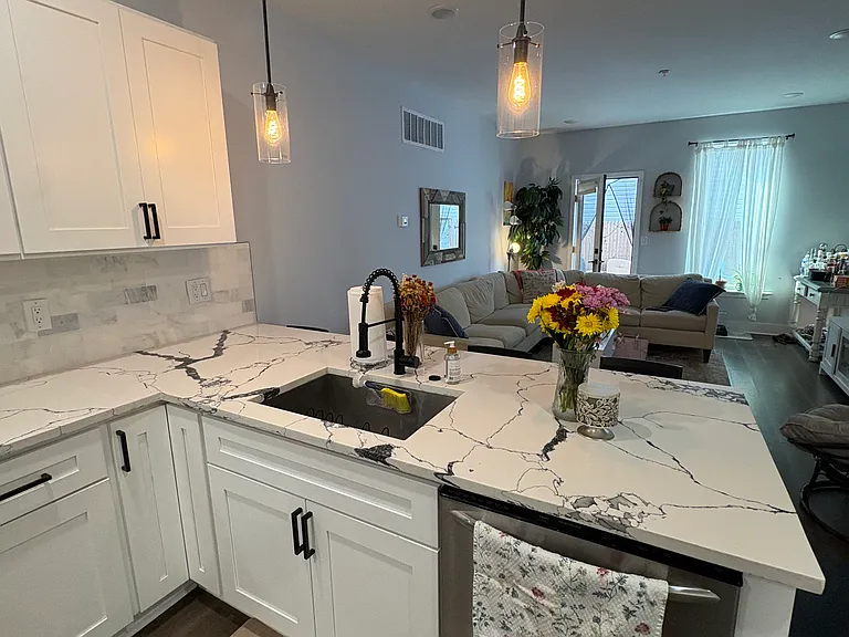 402 W Berks St #1 — Photo 4