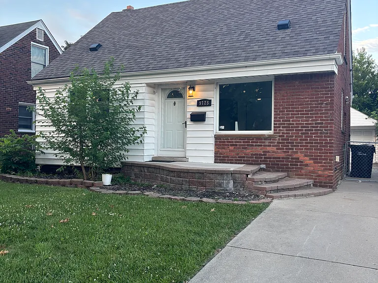 9725 Ruth Ave — Photo 1