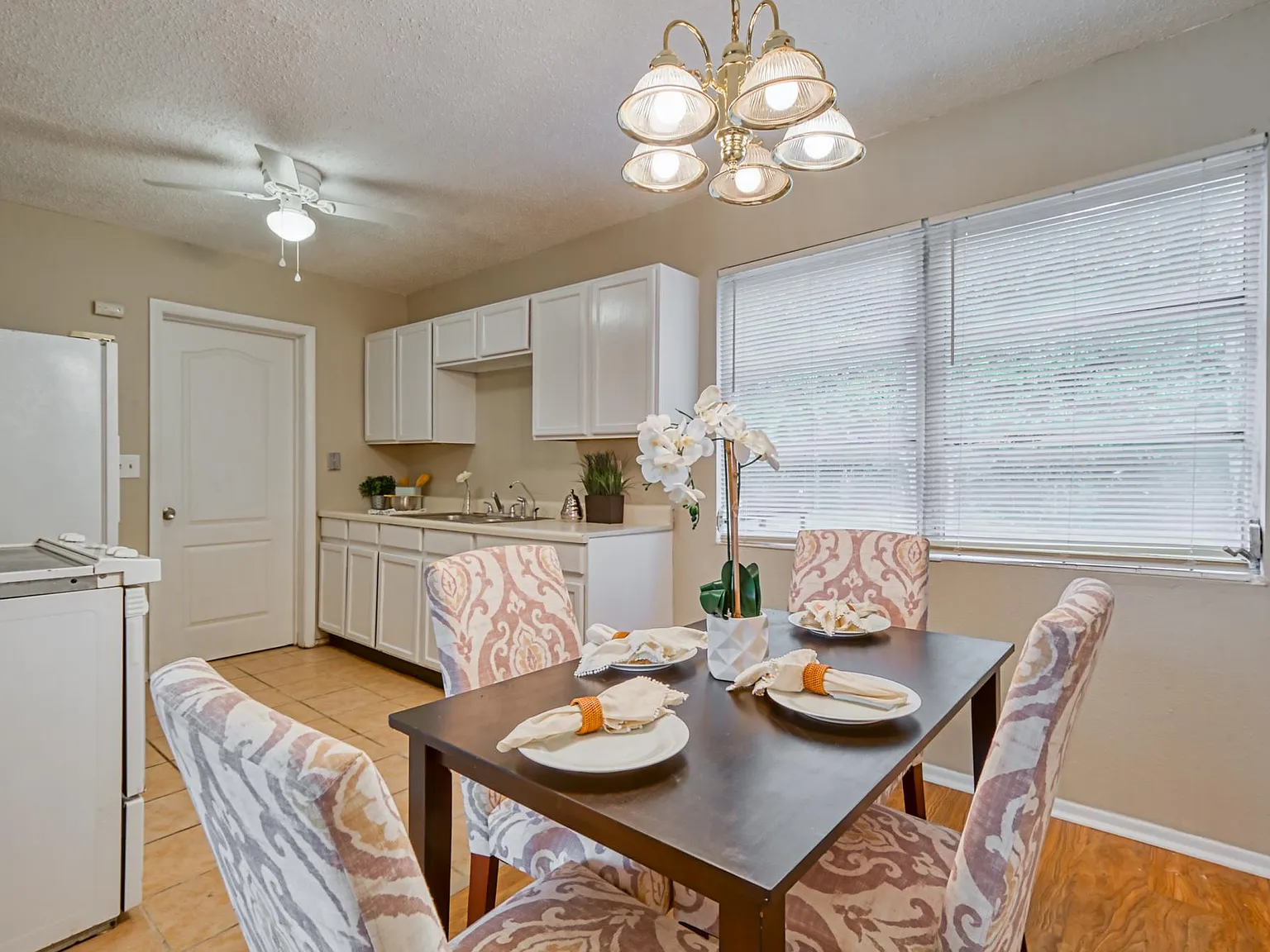 2220 Eudine Dr W — Photo 2