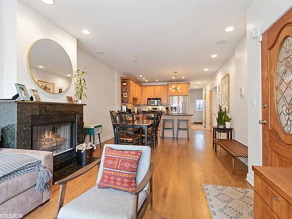 4th image of 1620 W Julian St #1