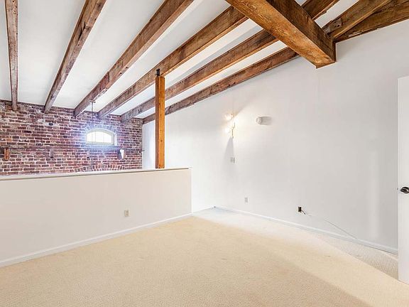 5th image of 3 Queen St APT 302