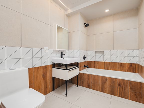 4th image of 60 W 125th St #1701