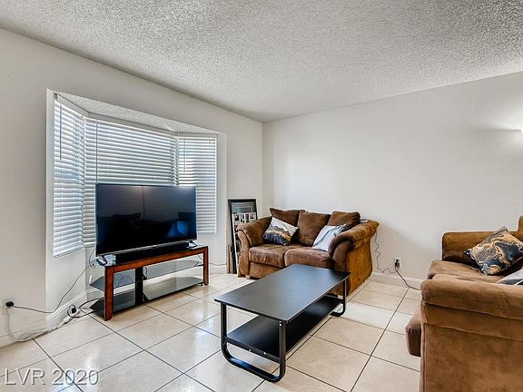 4th image of 891 Rhinegold Way