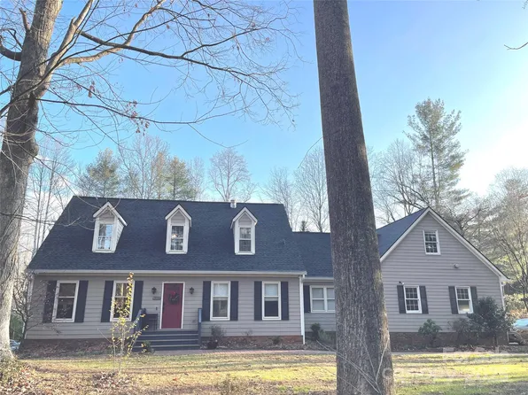 616 Erkwood Dr, Hendersonville, NC 28739