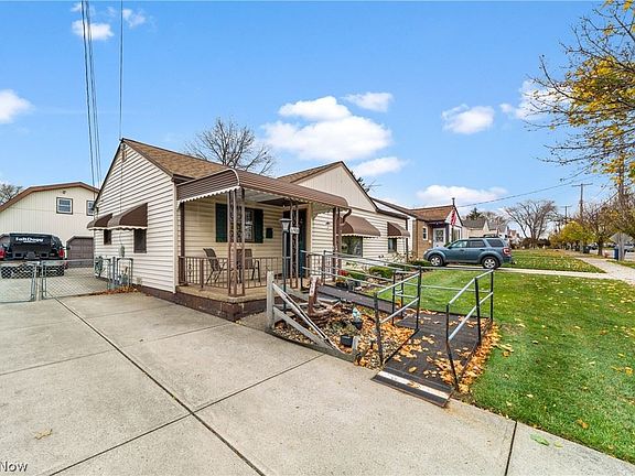 3rd image of 6904 Delora Ave