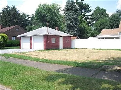 201 E 4th St photo 1