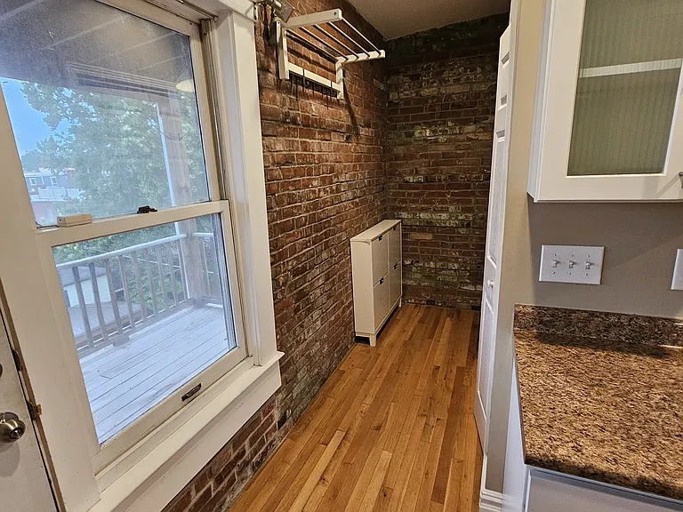 1012 Allen Ave #3 — Photo 2