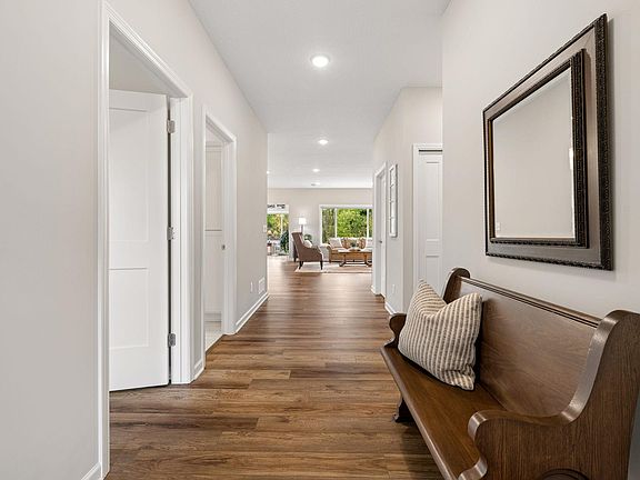 4th image of 331 Riverview Cir