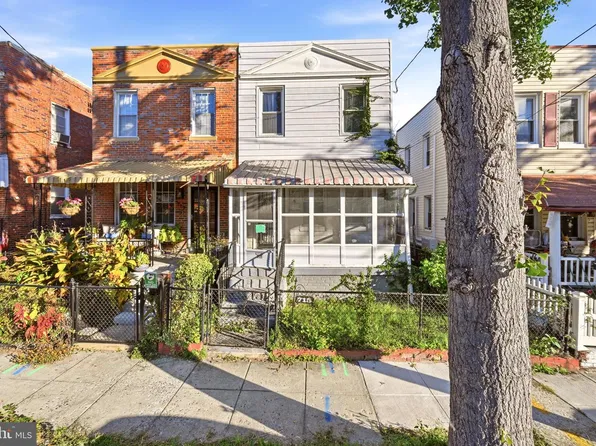 715 Roxboro Pl NW, Washington, DC 20011