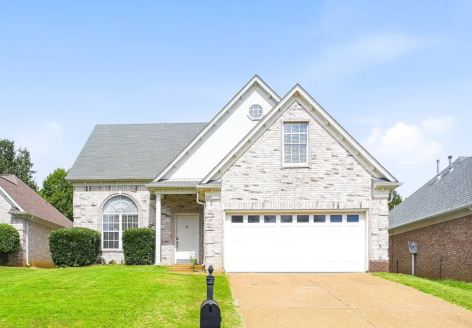 225 Magnolia Garden Ln