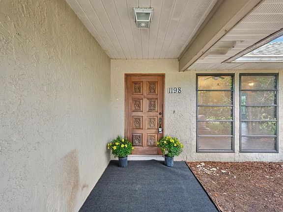 3rd image of 1198 SE Menores Avenue
