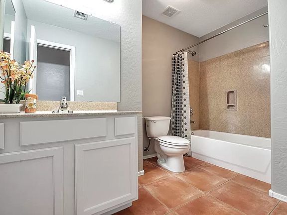 3rd image of 5725 W Indianola Ave
