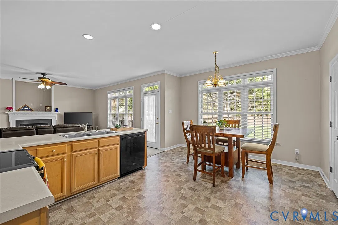4 bed, 2.5 bath, 2344 sqft, $2,700 — Photo 4