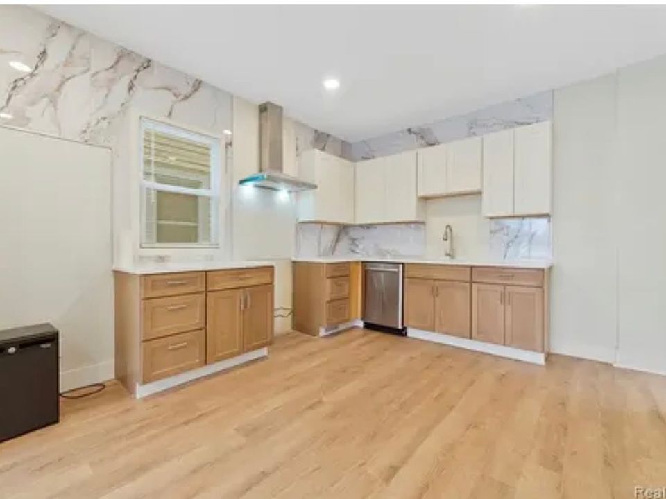 1st image of 9628 Broadstreet Ave #1