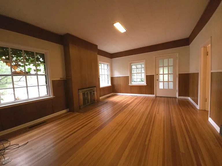 740 University Ave — Photo 3