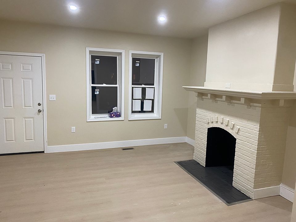 1st image of 7 E Brown St