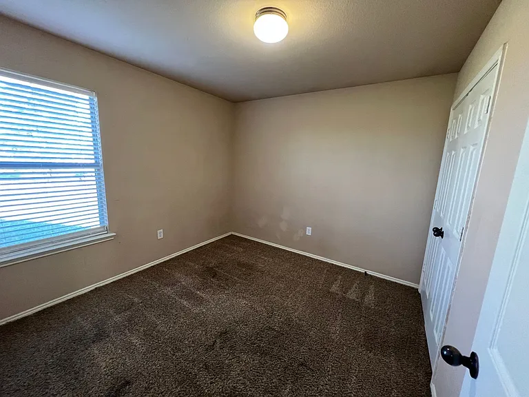 2675 Lovers Ln — Photo 8