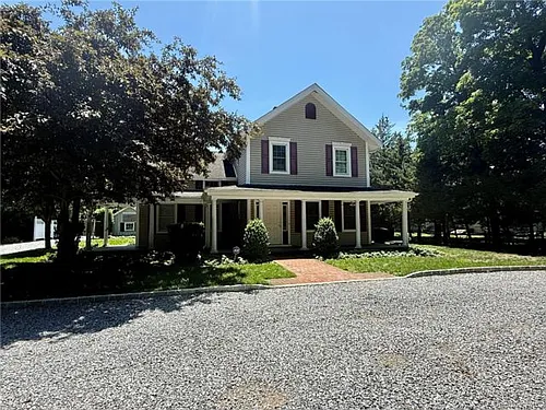 496 N Country Rd Photo 1