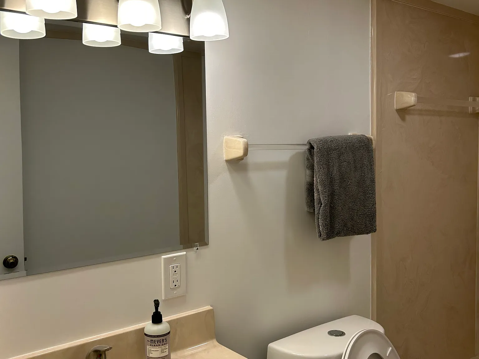2 bed, 1000 sqft, $2,100 — Photo 4