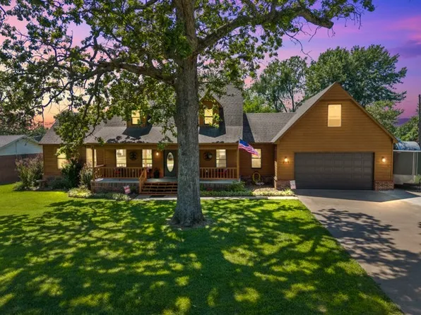 251 S Eastern Ave, Gentry, AR 72734