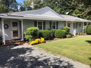114 Fleet Ln, Irvington, VA 22480