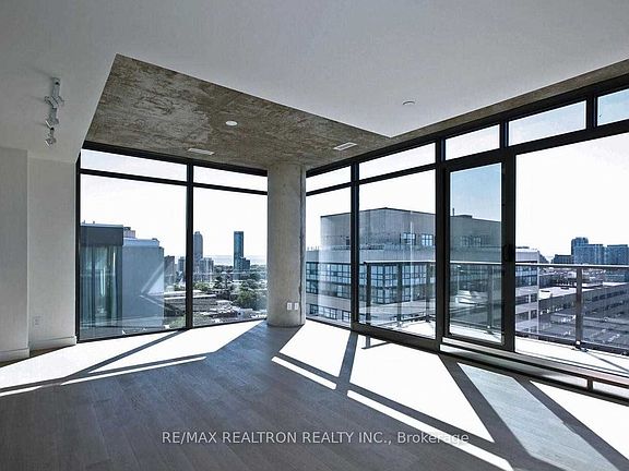 3rd image of 111 Bathurst St #1602