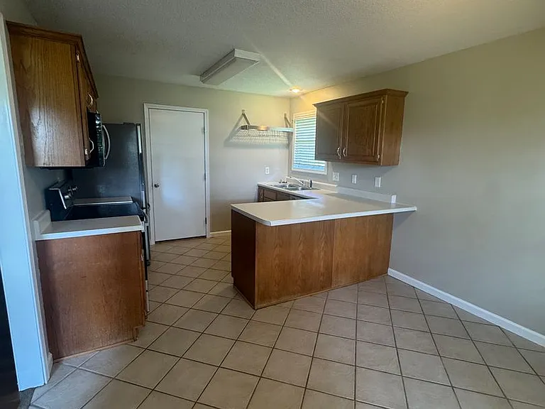 509 S Whippoorwill Dr — Photo 2