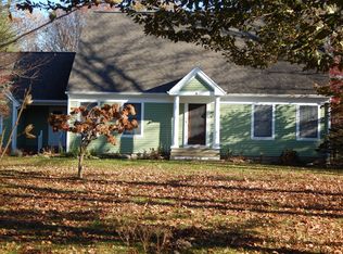 4 Shingle Mill Dr, Collinsville, CT 06019