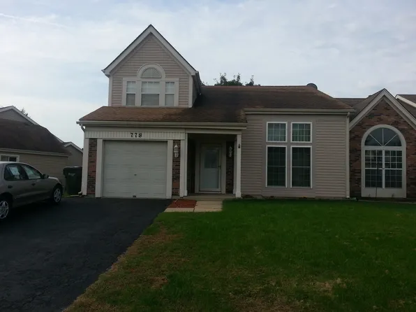 778 Stanford Ln, Carol Stream, IL 60188