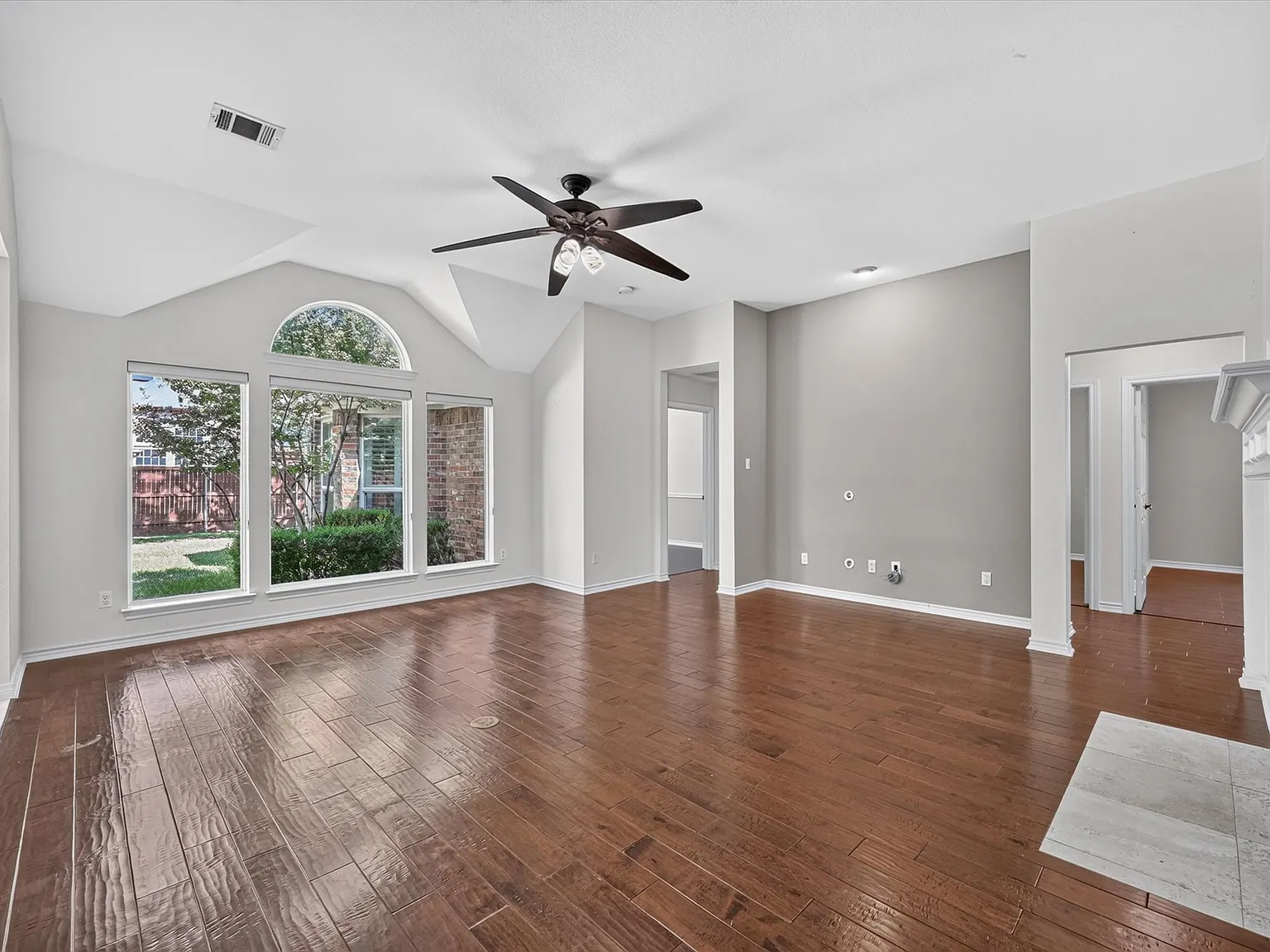 4 bed, 2222 sqft, $3,200 — Photo 4