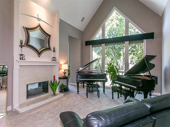 3rd image of 9533 Vista Dr
